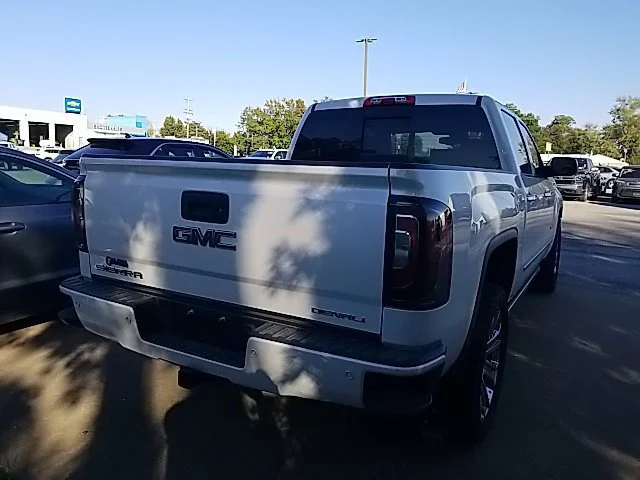 Used 2018 WHITE FROST TRICOAT GMC Denali image 25