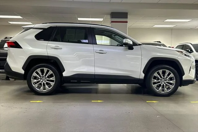 Certified Used 2023 WIND CHILL PEARL* Toyota  image 3
