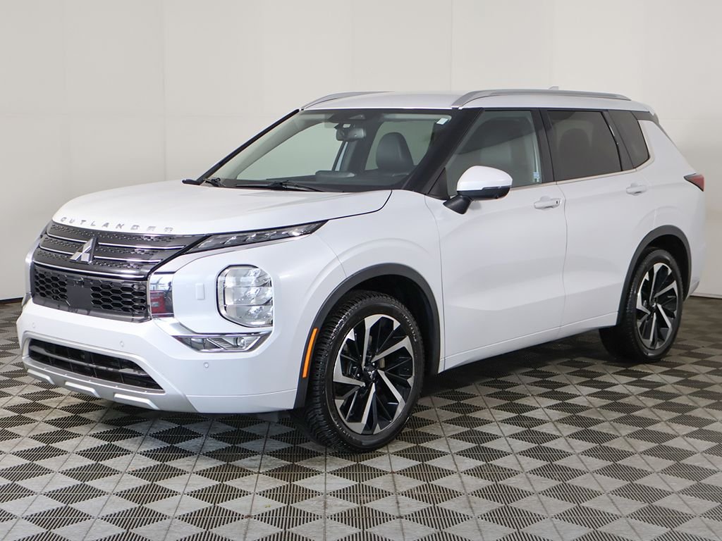 Used 2022 White Mitsubishi SEL image 11