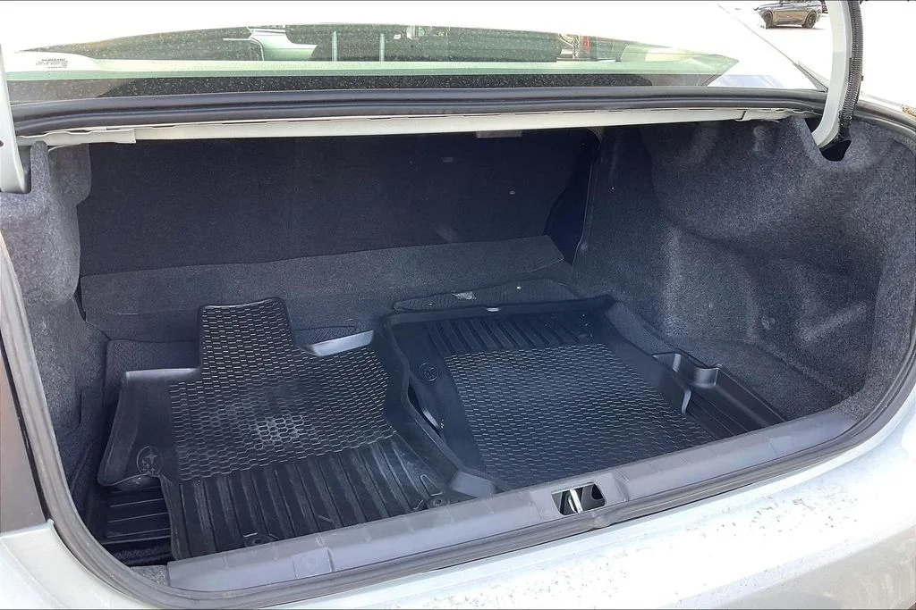 Used 2022 White Subaru Base image 30