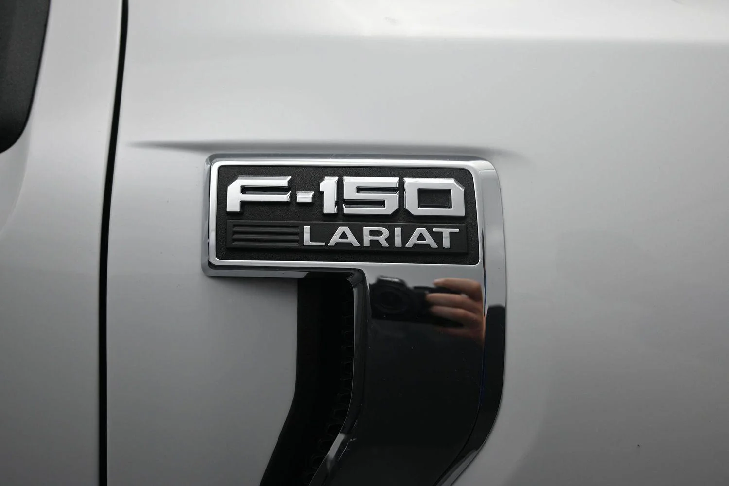 Used 2025 Oxford White Ford LARIAT image 6