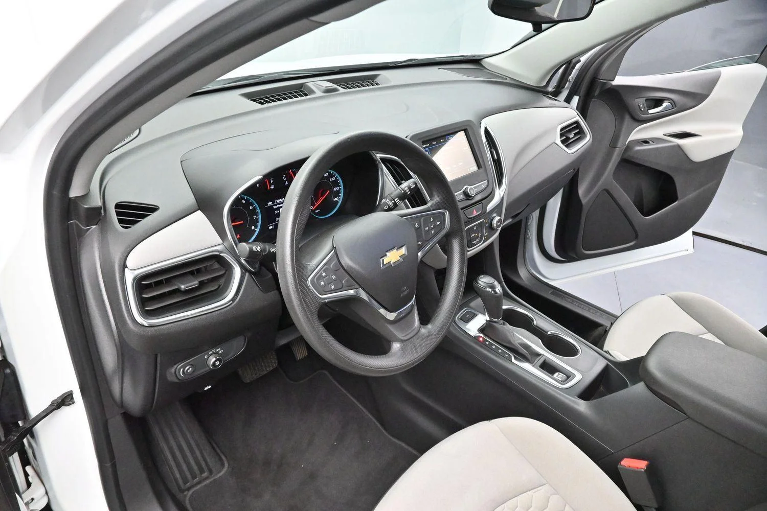 Used 2019 SUMMIT WHITE Chevrolet LS image 13