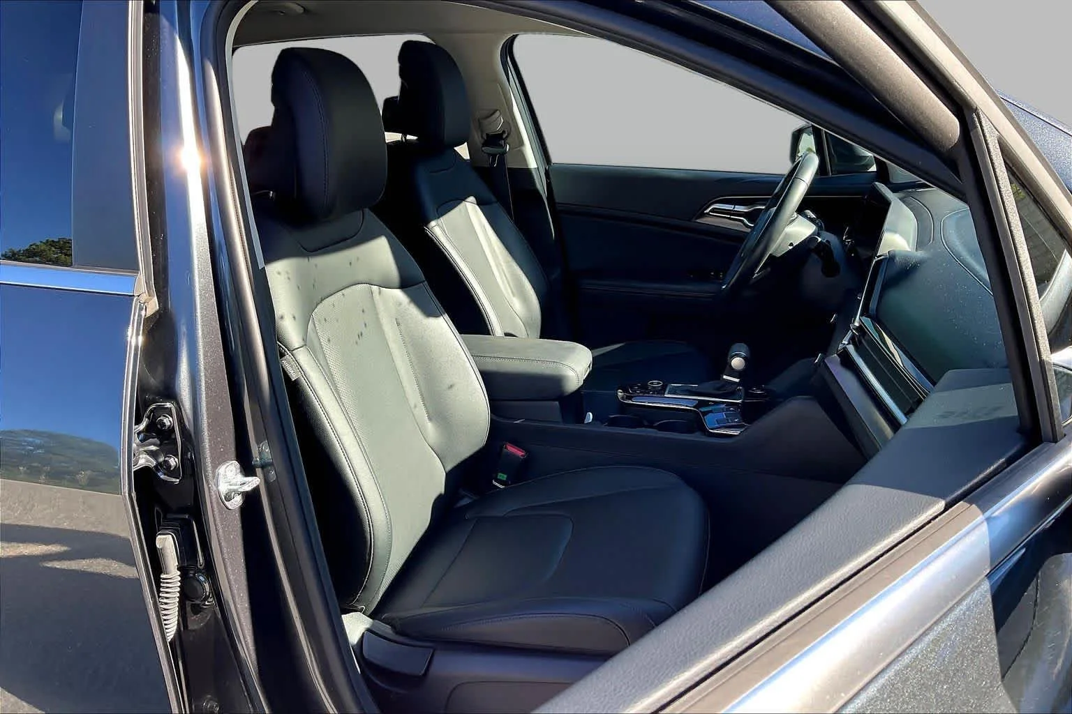 Used 2024 Gravity Gray Kia EX image 9