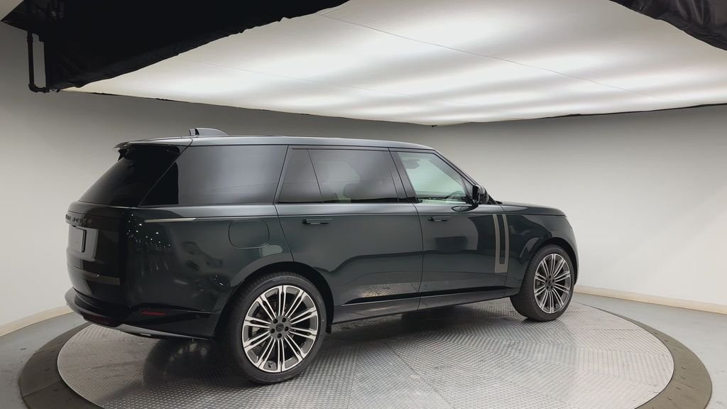 New 2026 Belgravia Green Land Rover SE image 2