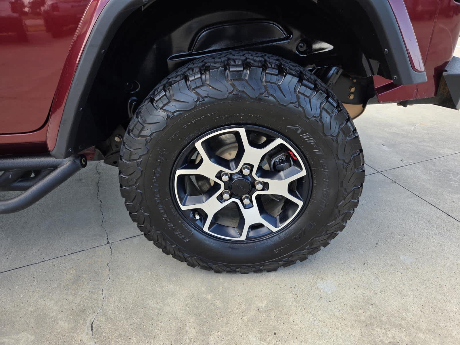 Used 2021 Snazzberry Pearlcoat Jeep Unlimited Rubicon image 24