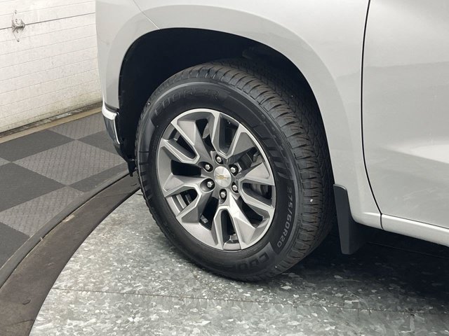 Used 2022 Silver Ice Metallic Chevrolet LT image 33
