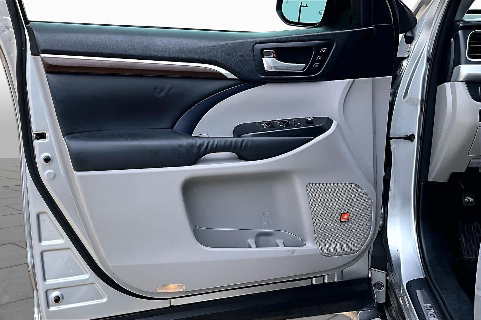 Used 2015 Silver Sky Metallic Toyota Limited image 21