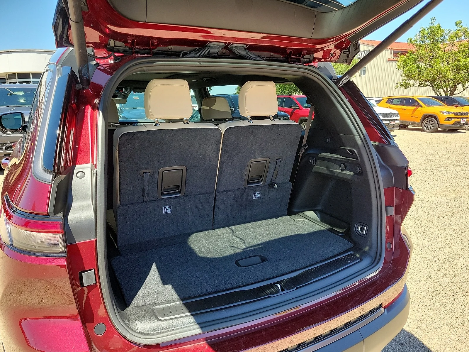 New 2026 Velvet Red Pearlcoat Jeep L LIMITED 4X4 image 8