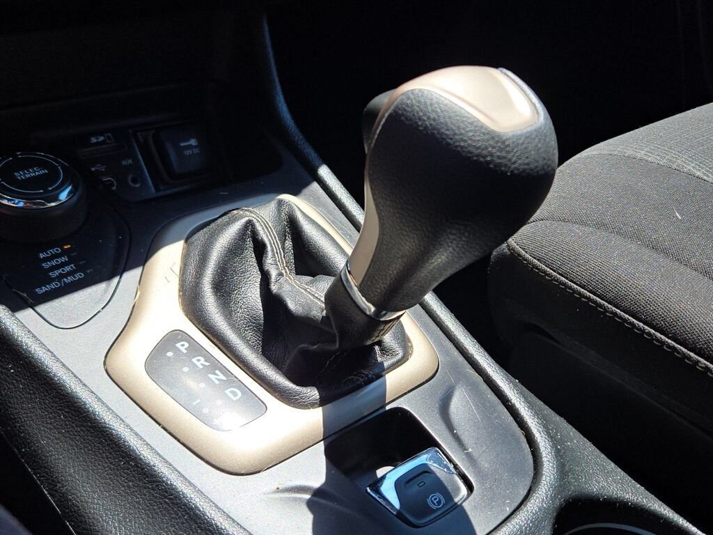 Used 2016 Gray Jeep Latitude image 23