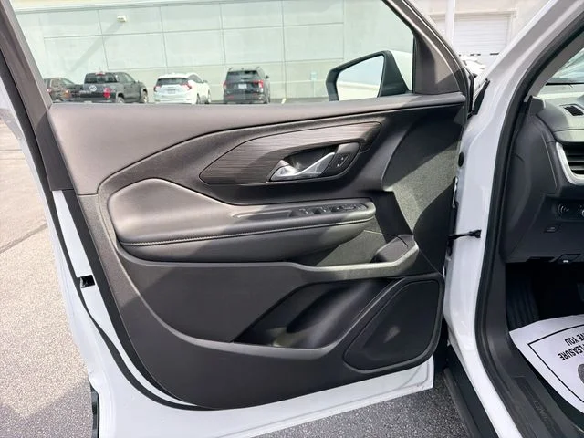 Used 2024 White GMC SLE image 21