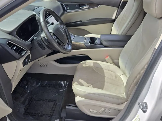 Used 2019 White Lincoln Reserve image 10