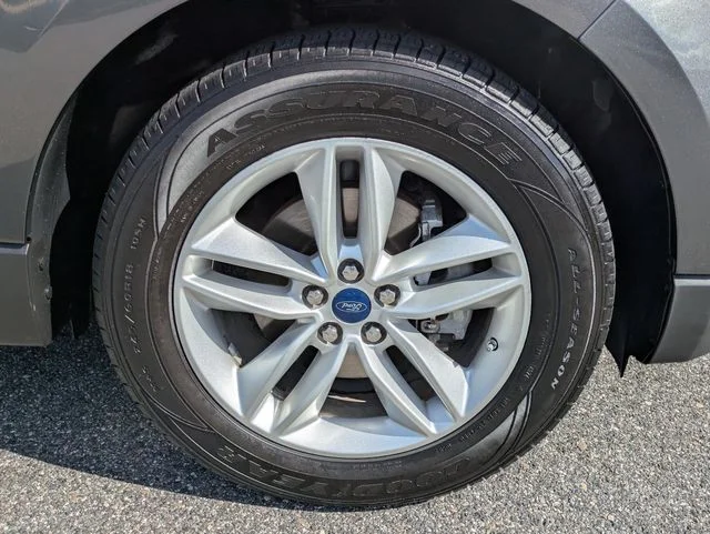Used 2016 Magnetic Metallic Ford SEL image 11