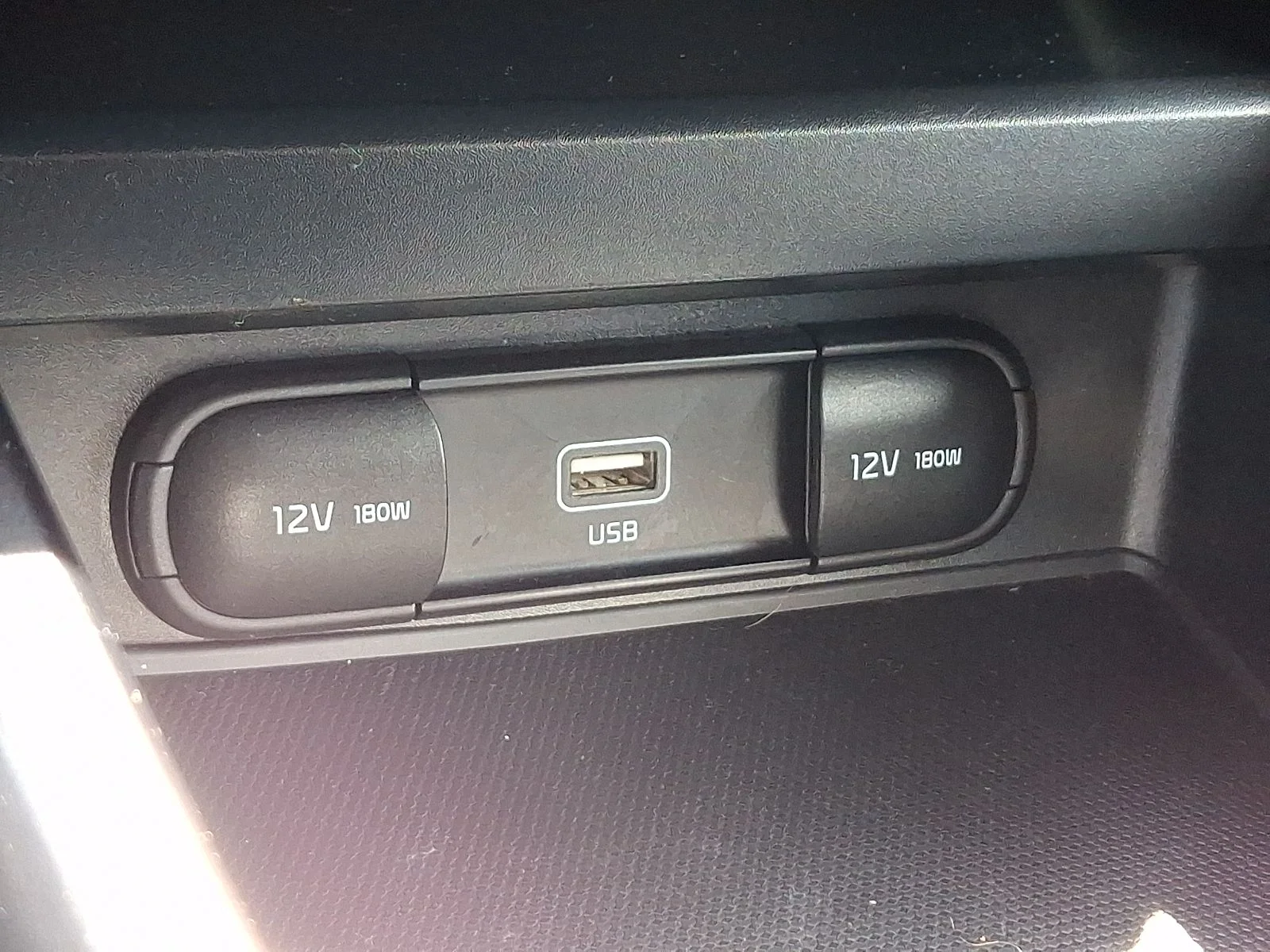 Used 2022 White Kia LX image 23