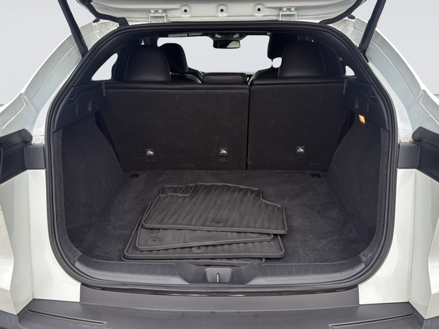 Used 2023 White INFINITI ESSENTIAL image 31