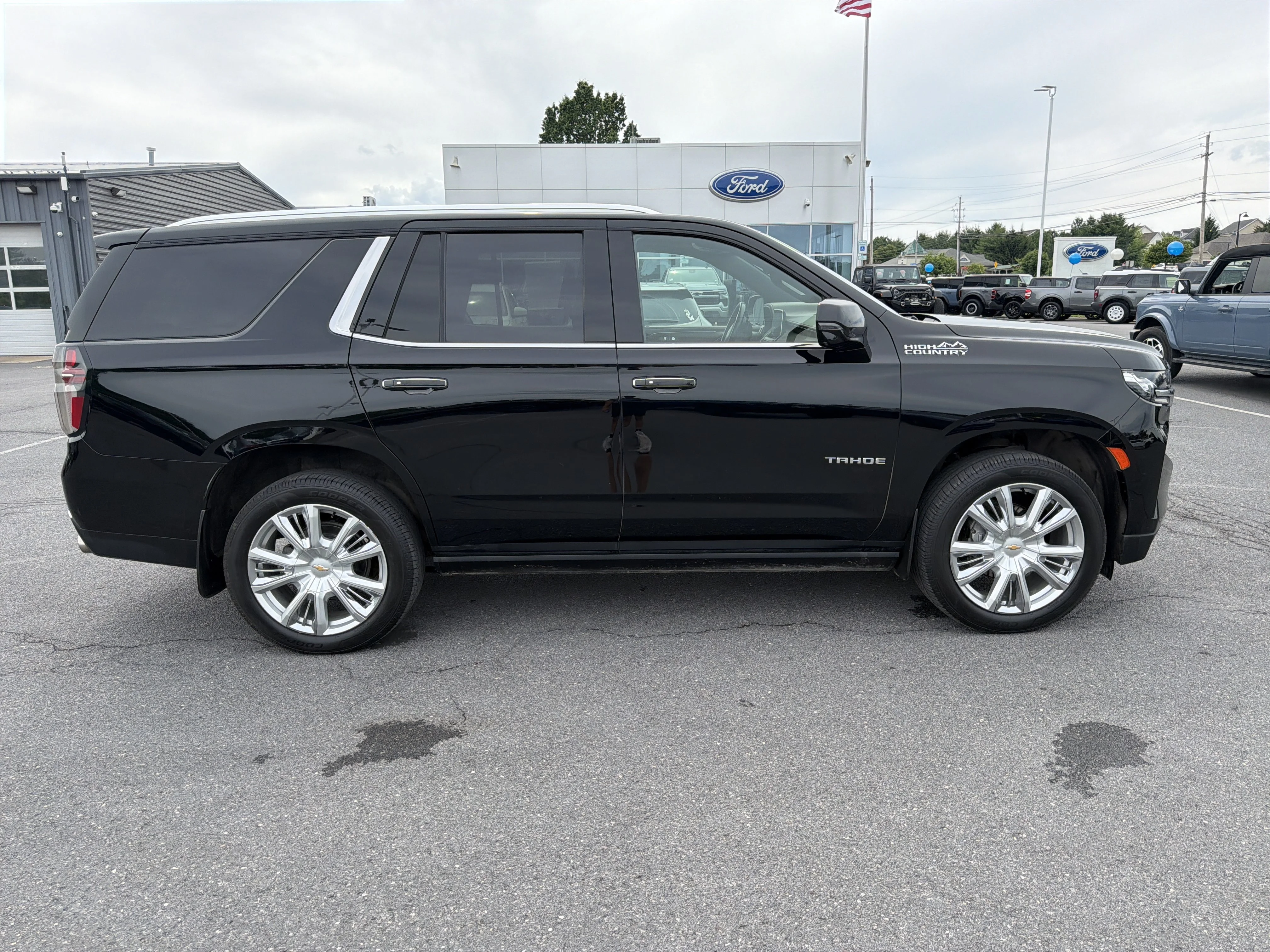 Used 2021 Black Chevrolet High Country image 2