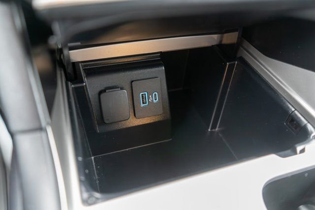 Used 2023 Black Metallic Ford XLT image 28