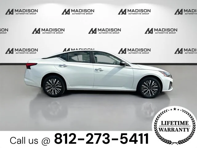 Used 2024 White Nissan 2.5 SV image 4