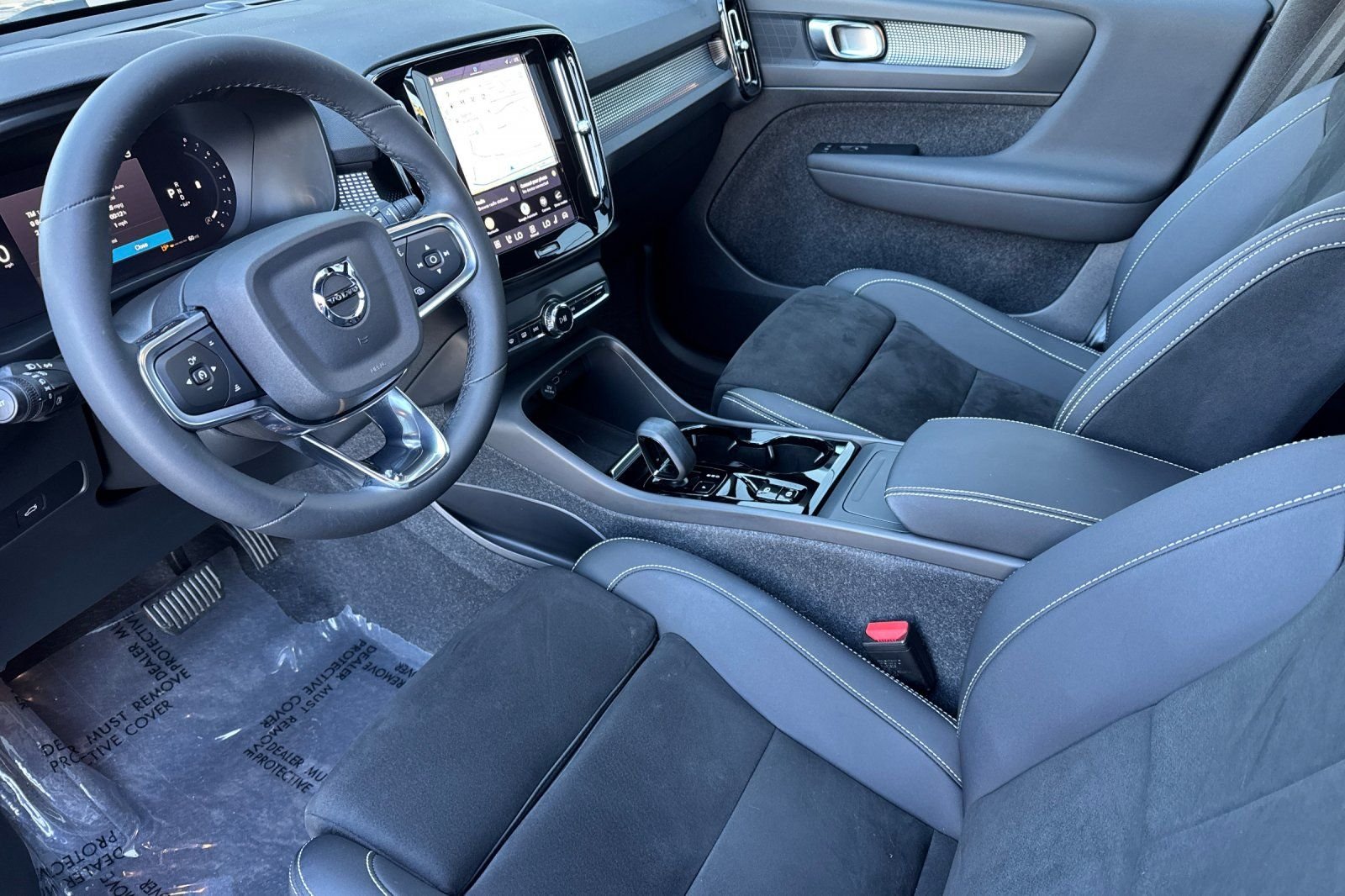 Used 2023 Gray Volvo B5 Plus Dark Theme image 9