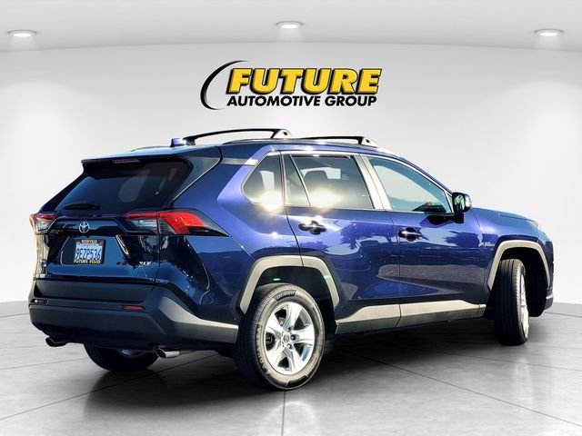 Used 2020  Toyota XLE image 4