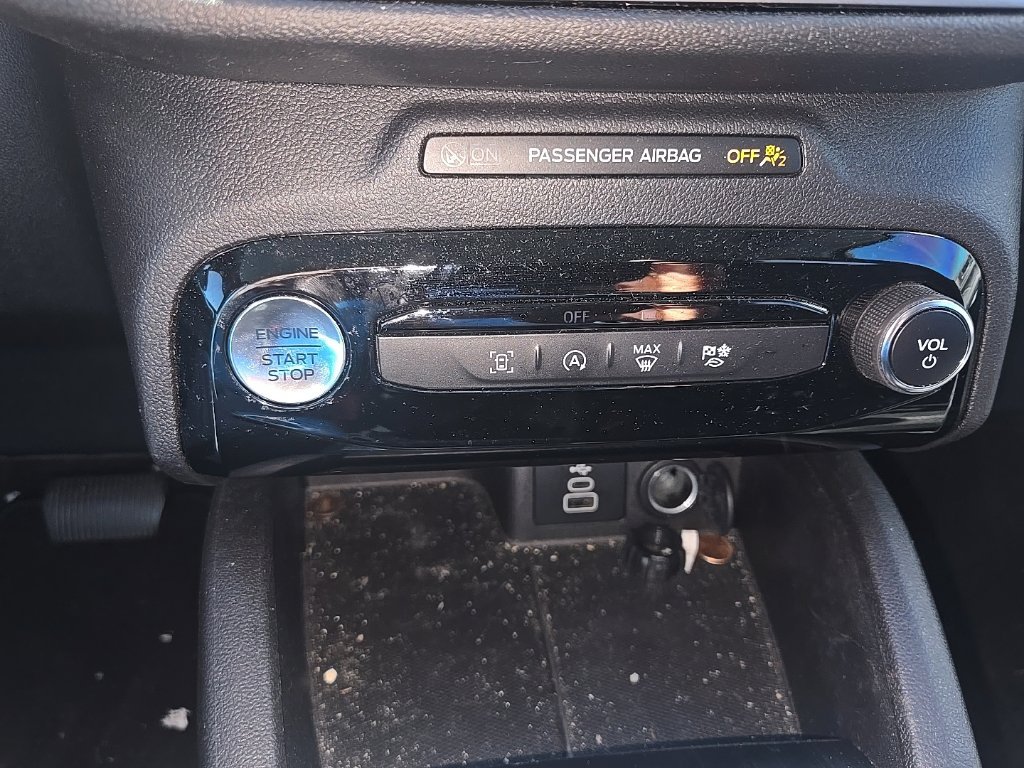 Used 2024 Vapor Blue Ford Active image 21