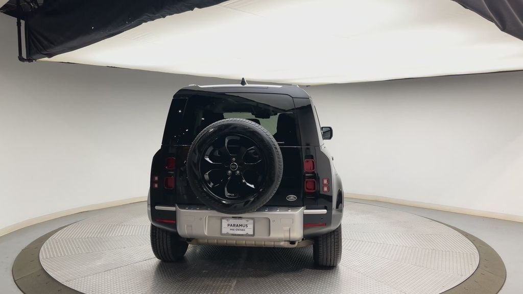 Used 2020 Santorini Black Metallic Land Rover S image 3