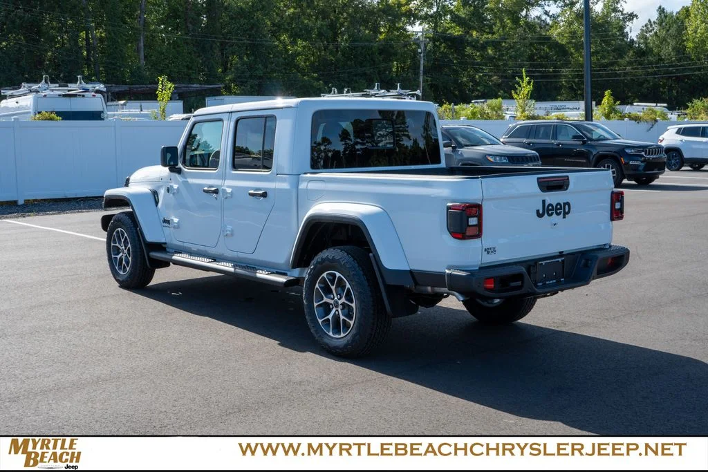 New 2026 Bright White Clear-Coat Exterior Paint Jeep Sport S image 4