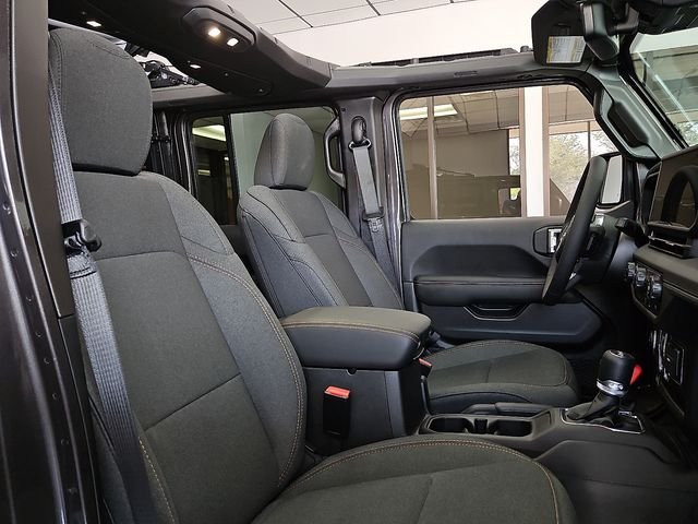 2025 Jeep Wrangler 4-Door Sahara - Photo 9