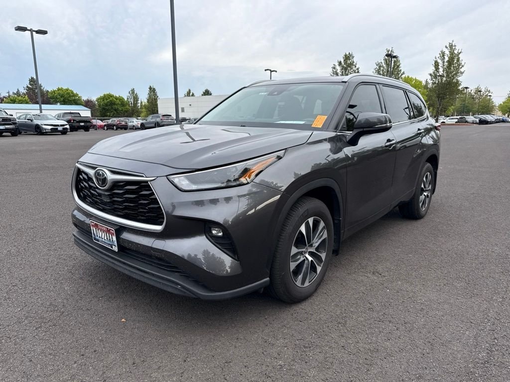 Used 2022 Magnetic Gray Metallic Toyota XLE image 2