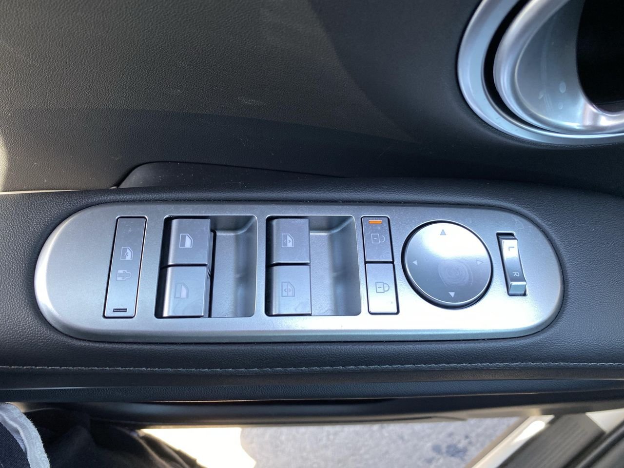 New 2026 Creamy White Pearl Hyundai Blue SEL 8P image 19