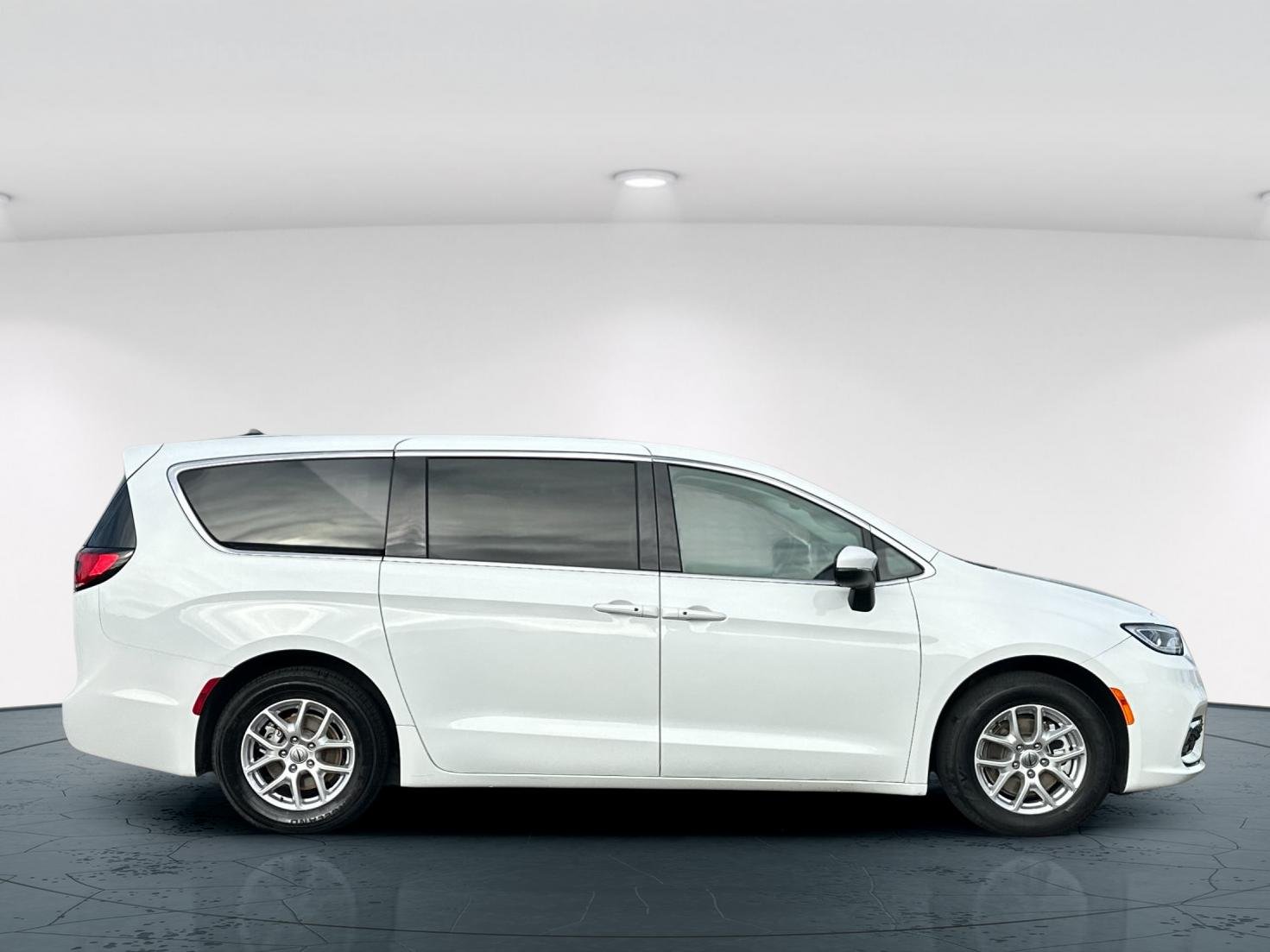 Used 2023 Bright White Clearcoat Chrysler Touring L 4D Passenger Van image 7