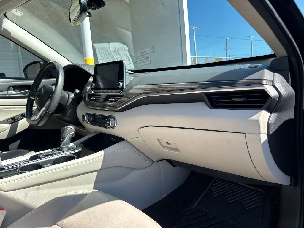 Used 2020 Black Nissan 2.5 SL image 13