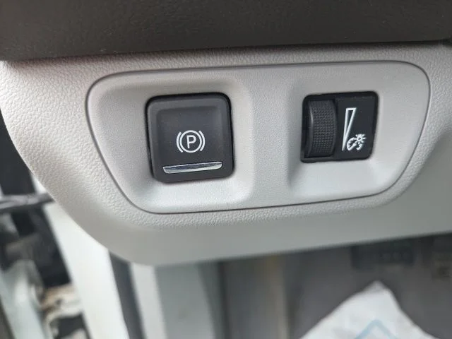 Used 2019 White GMC SLT-2 image 12