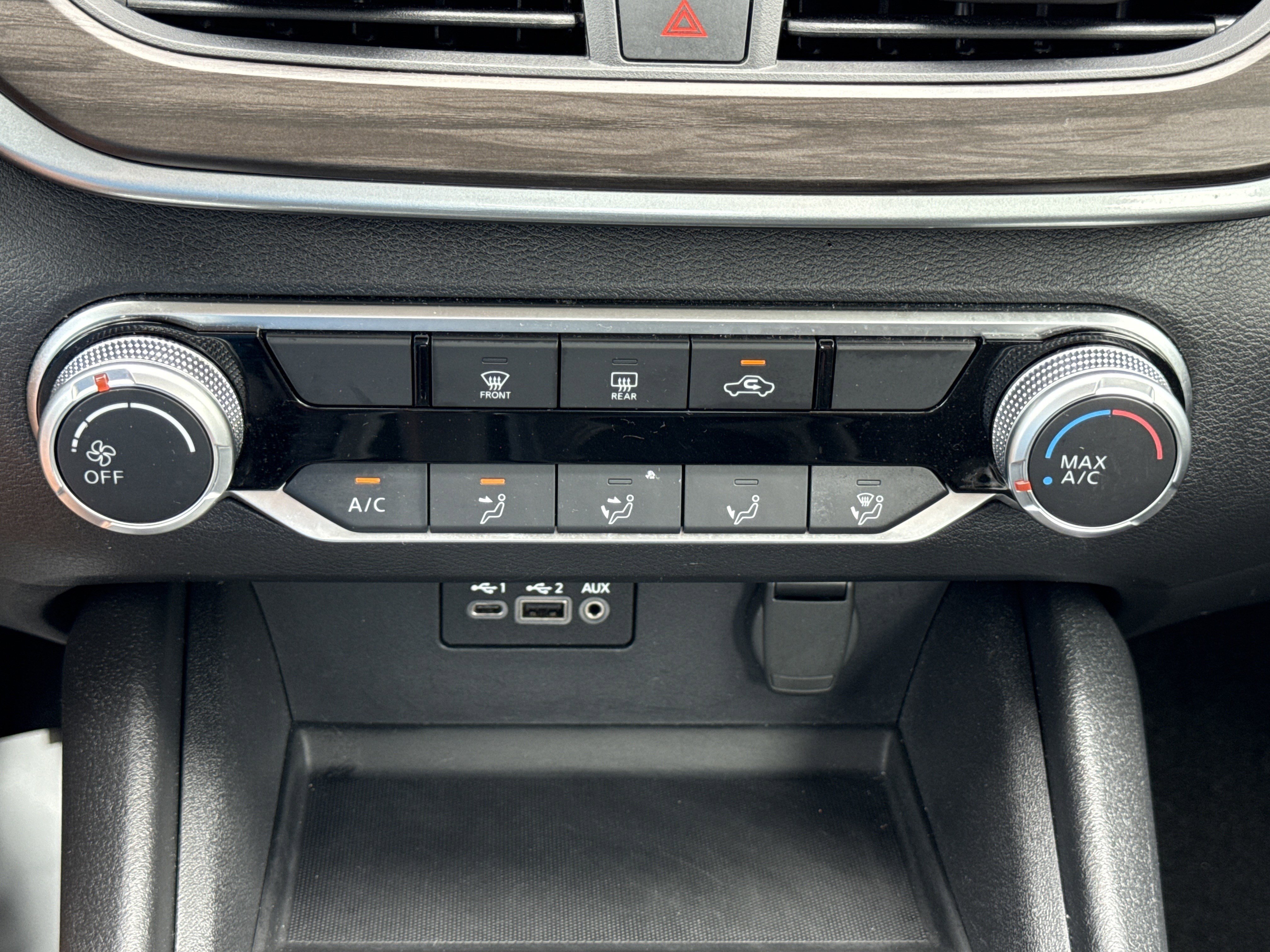 Used 2025 Glacier White Nissan SV image 25