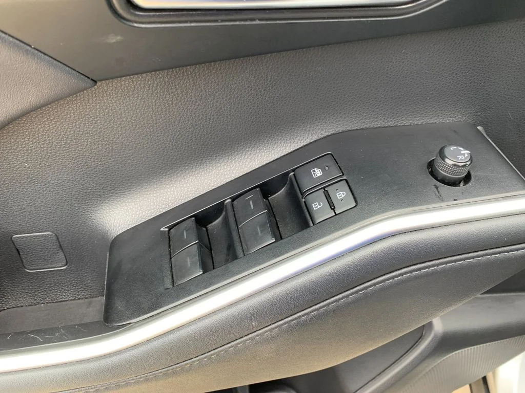 Used 2022 Silver Toyota XLE image 13