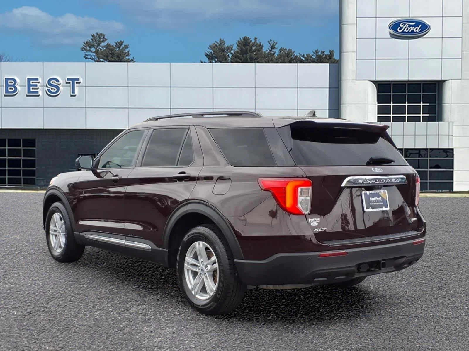 Used 2022 Jewel Red Ford XLT image 4