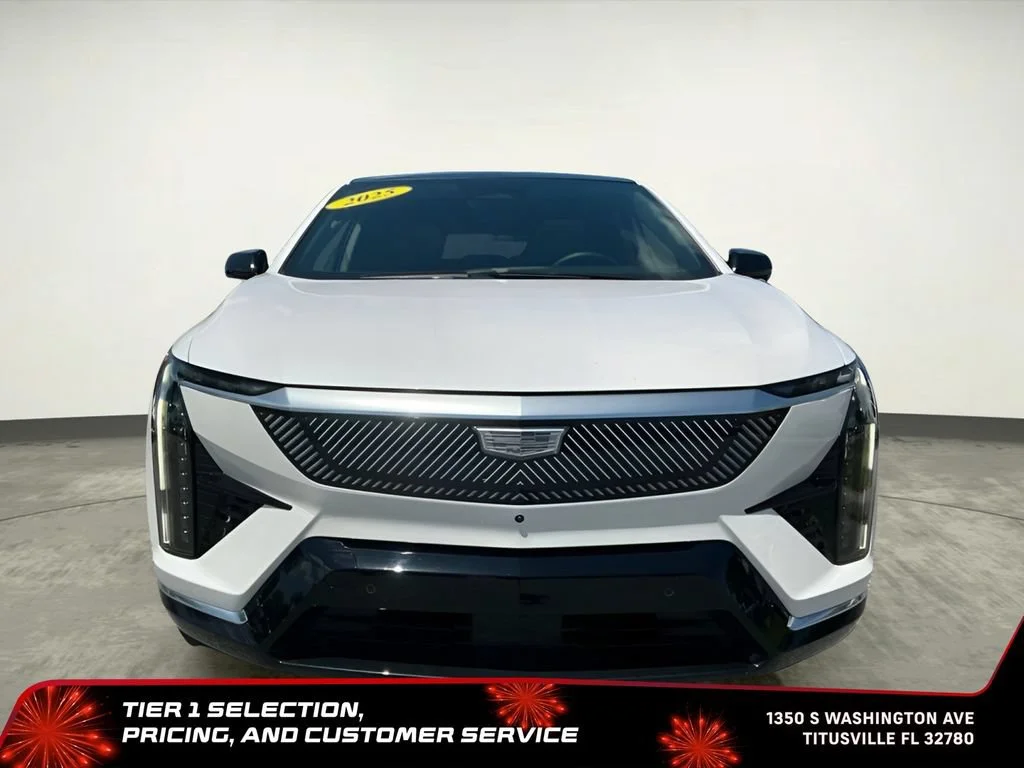 Used 2025 Crystal White Tricoat Cadillac Luxury 2 image 19