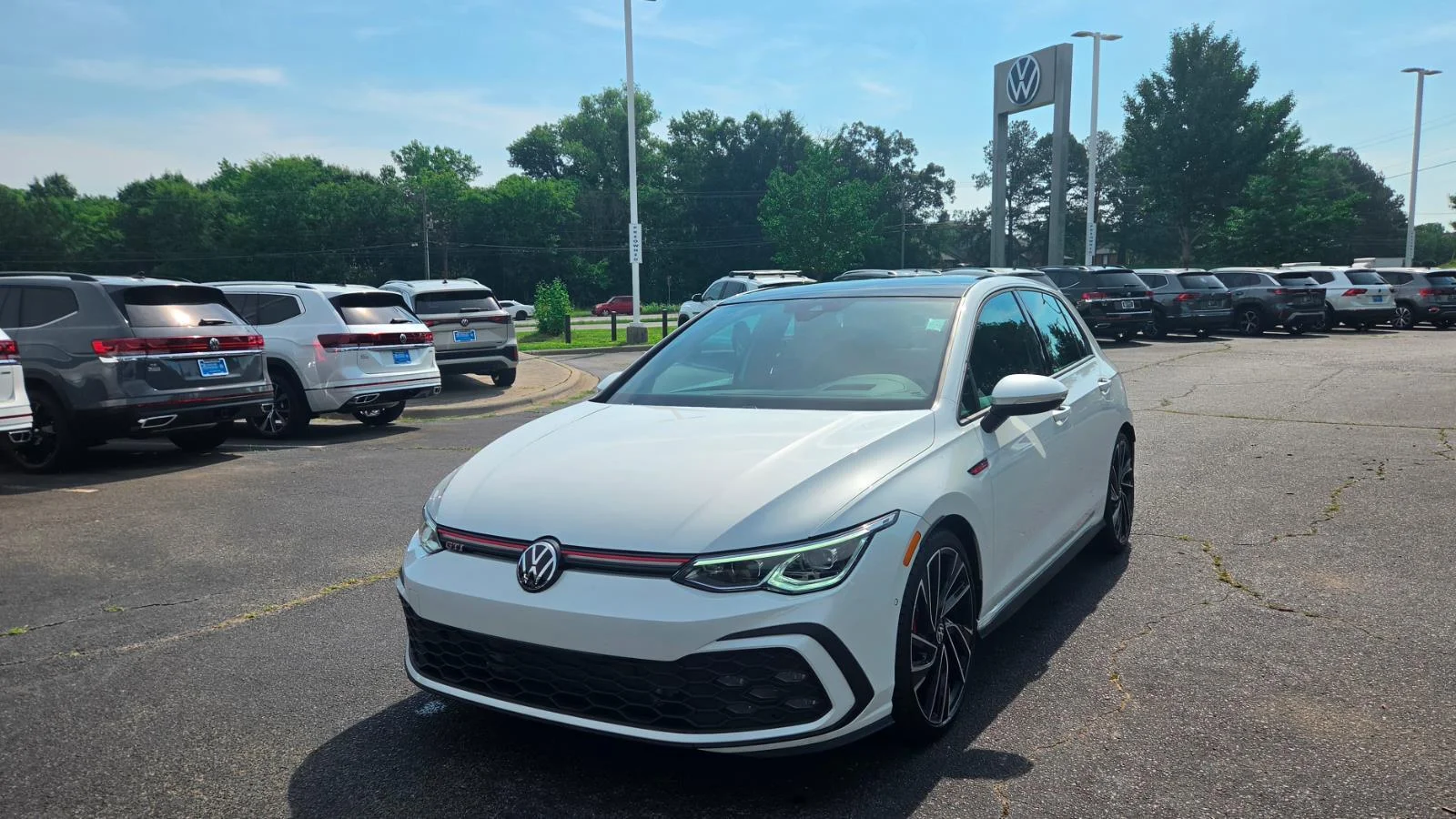 Used 2023 Opal White Pearl Volkswagen Autobahn image 10
