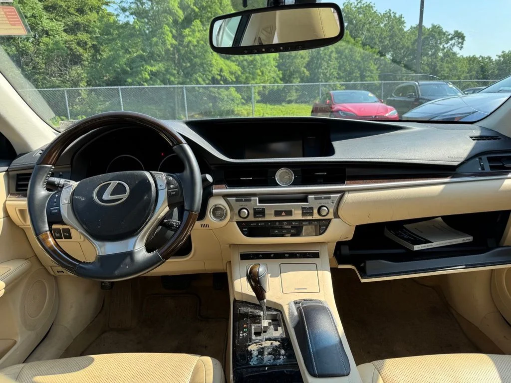 Used 2014  Lexus 350 image 7