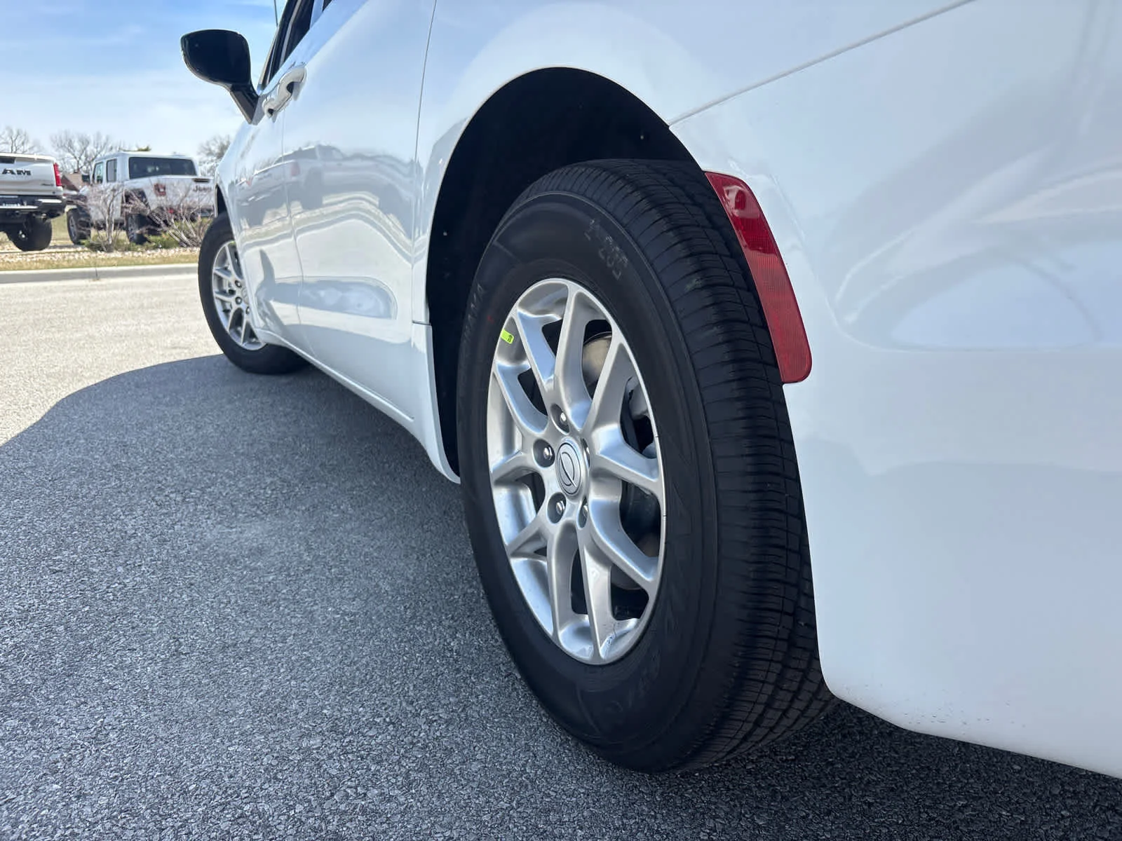 New 2026 Bright White Clearcoat Chrysler Select image 6
