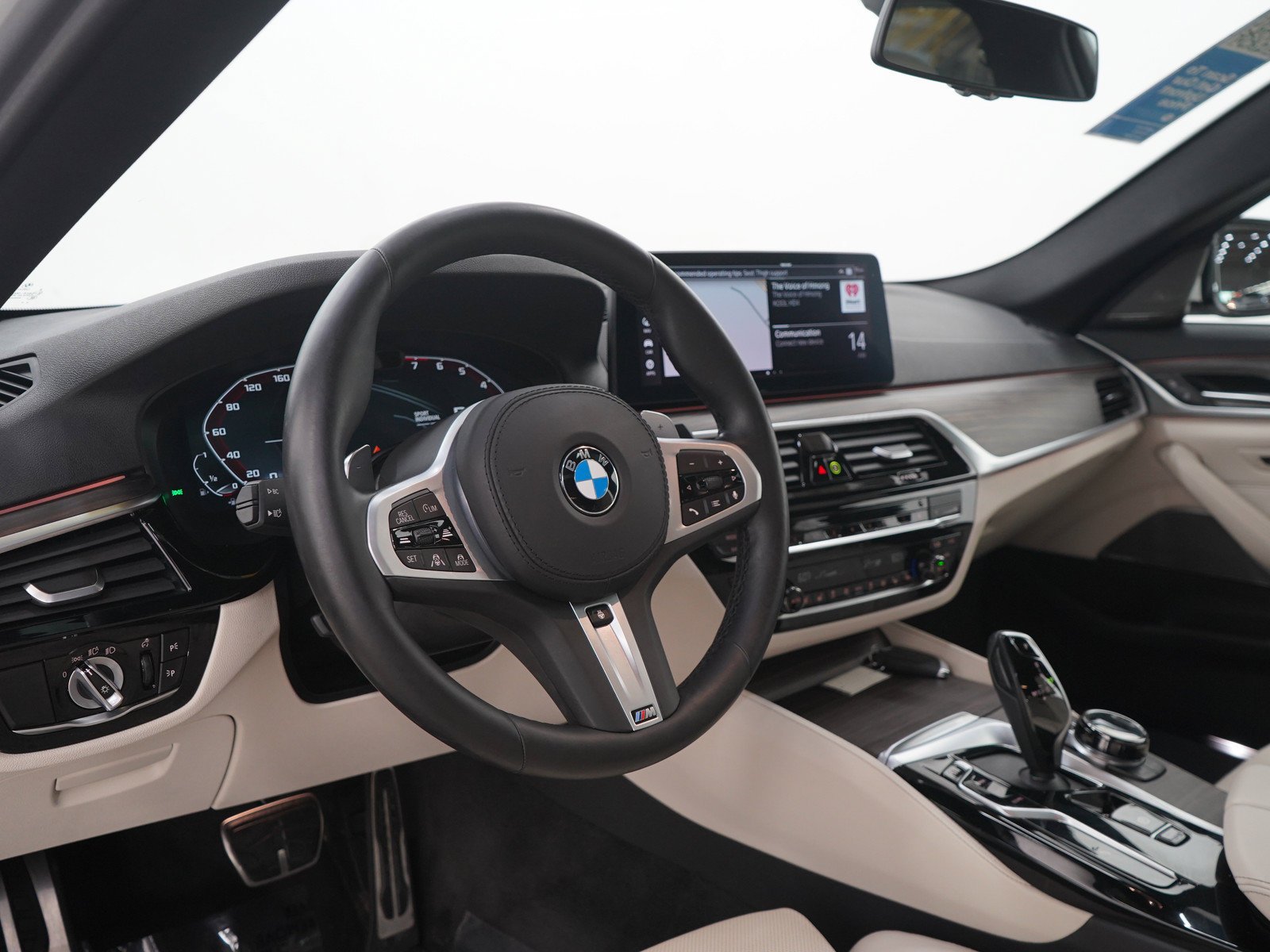 Used 2021 Alpine White BMW 540i xDrive image 25