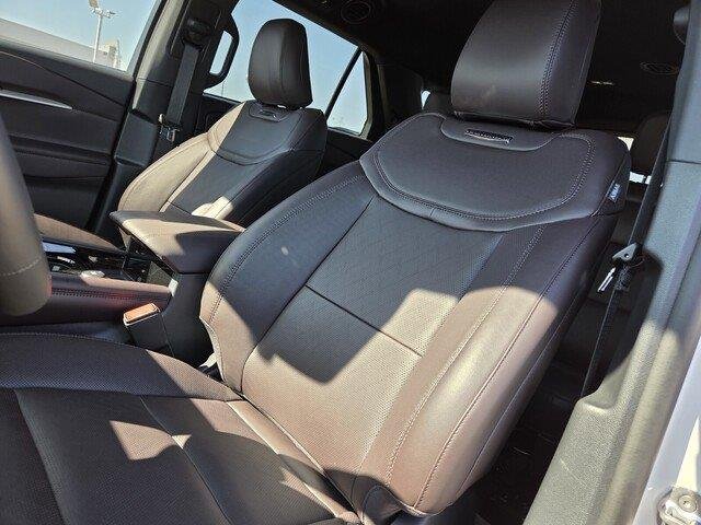 New 2026 Star White Metallic Tri-Coat Ford Platinum™ image 11