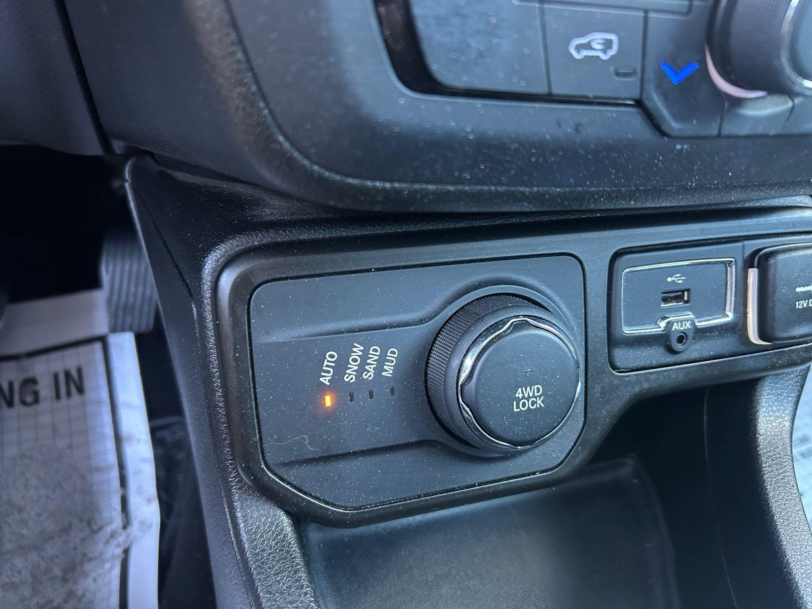 Used 2018  JEEP ALTITUDE image 20