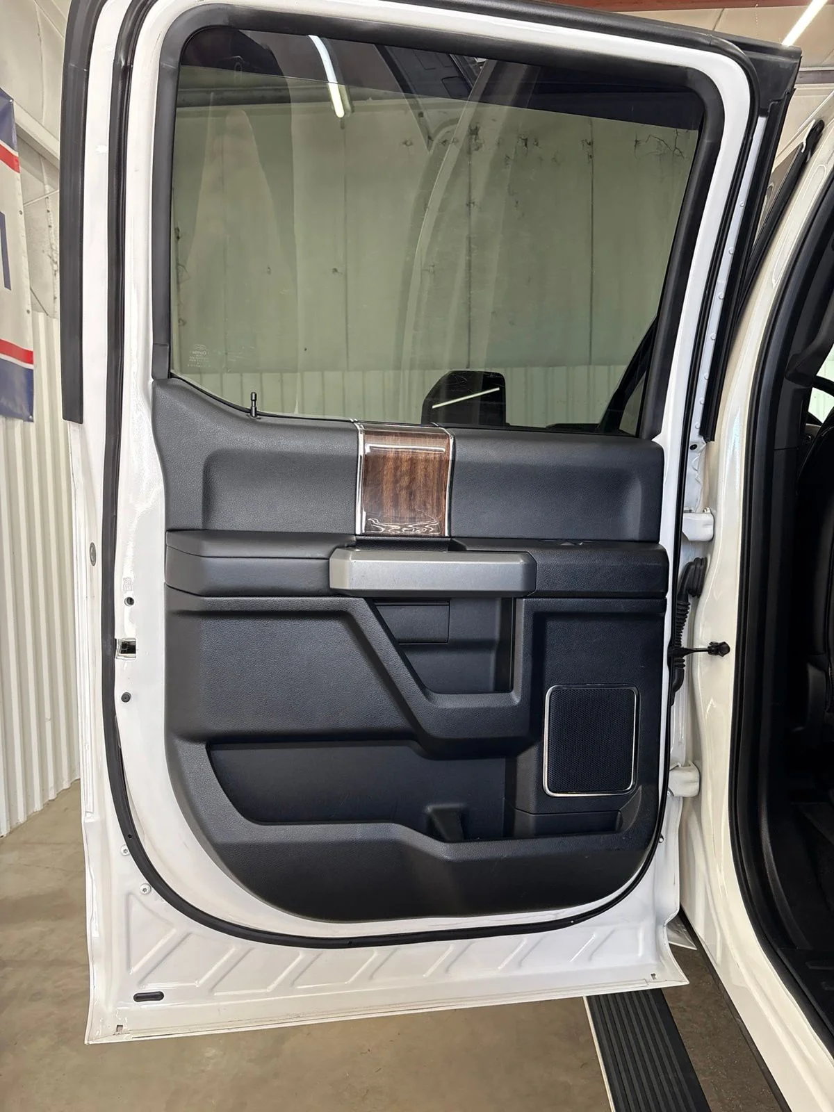 Used 2017 White Ford Platinum image 13