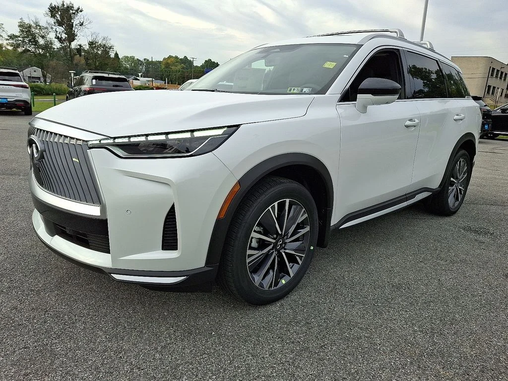New 2026 White INFINITI LUXE image 2