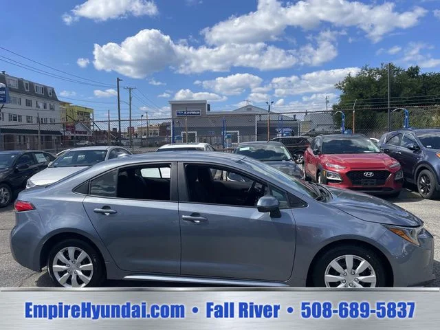 Used 2025  Toyota LE image 3