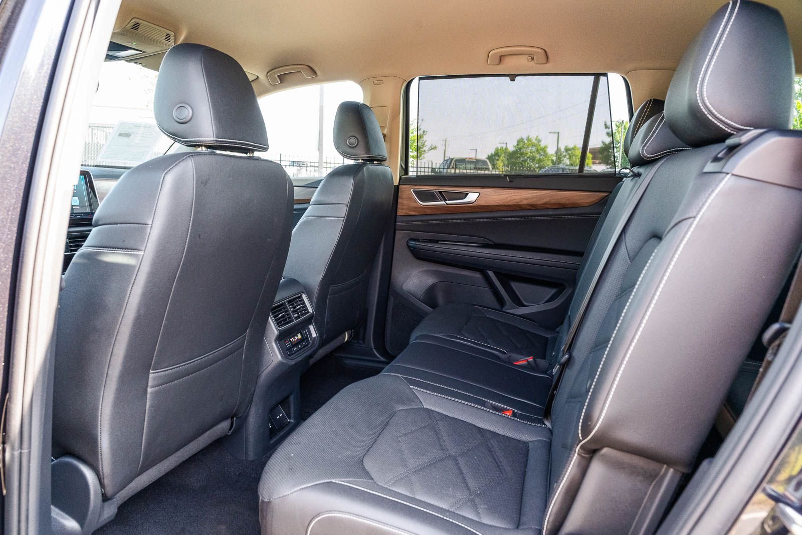 Used 2026  Volkswagen SE w/Technology image 18