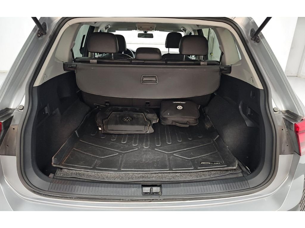 Used 2020 Pyrite Silver Metallic Volkswagen SE image 5