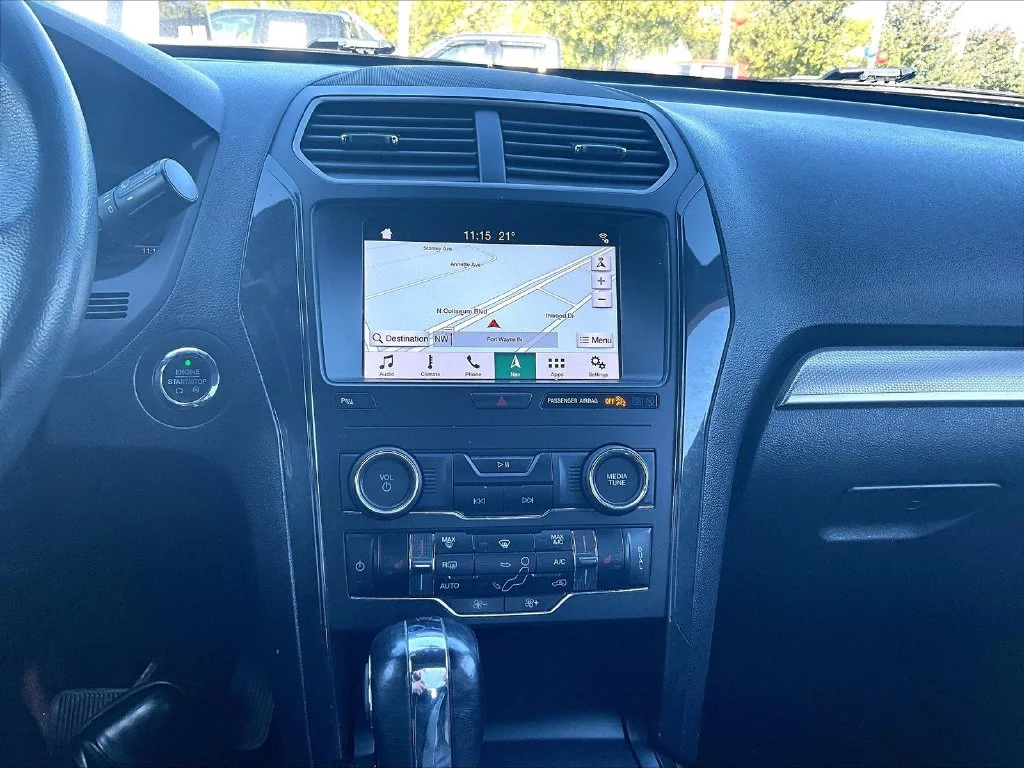 Used 2019 White Ford XLT image 33