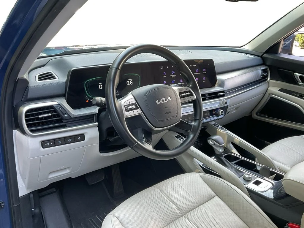 Used 2023 Black Kia EX image 18