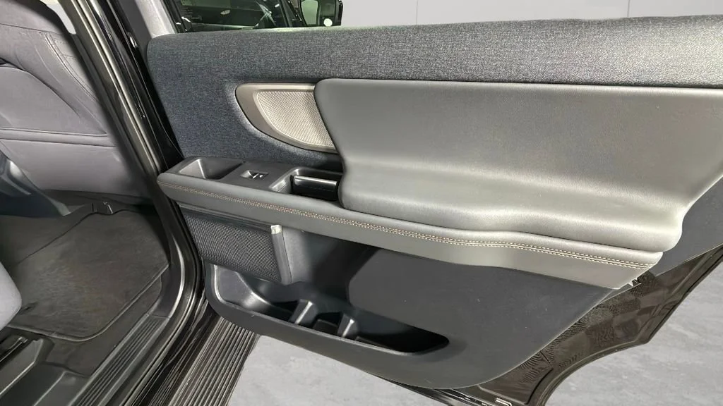 Used 2025  Ford Active image 30